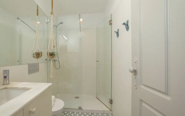 Downtown Modern Studio by Vacationy