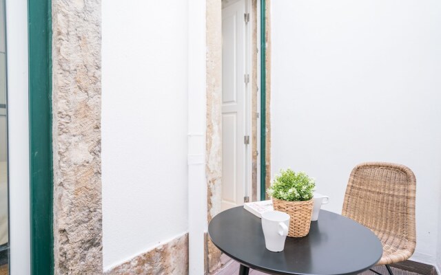 Modern Apartment in Chiado 1 - DIR