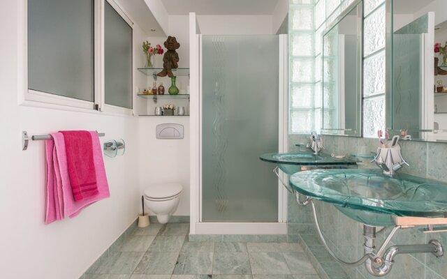 Elegant Apartment in Nice With Swimming Pool