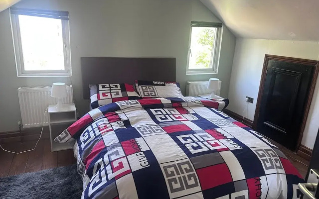 3b-10min City Airport, Parking, No Parties Allowed