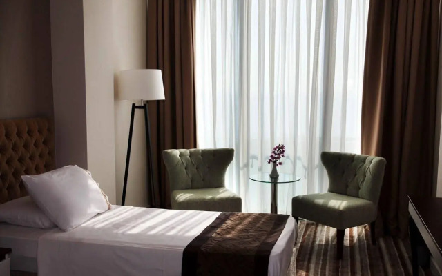 Denizkizi & Denizkizi Royal Hotel