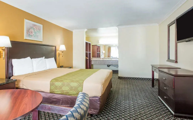 Econo Lodge Near Lax