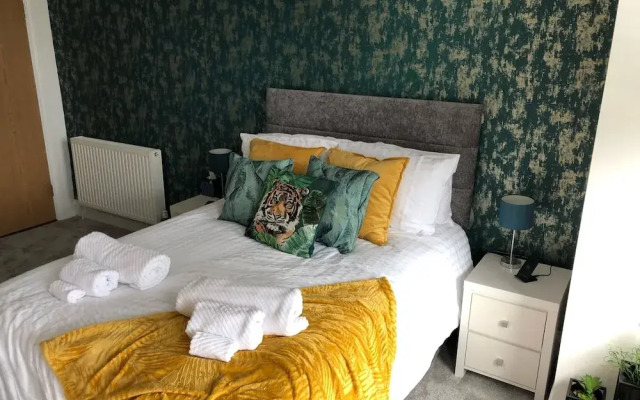 Apartmentsleeps6-balcony-freep-whiterabbitretreat