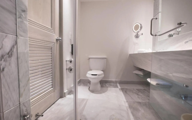 HS HOTSSON Hotel Leon