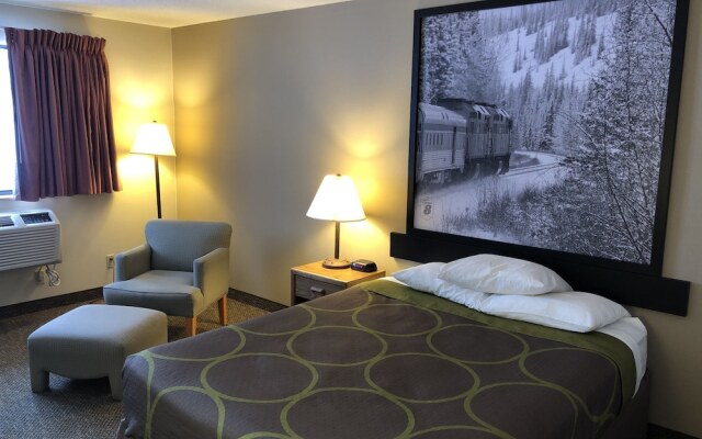 Super 8 Salmon Arm