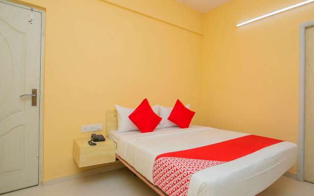 OYO 10522 Varcity Emerald