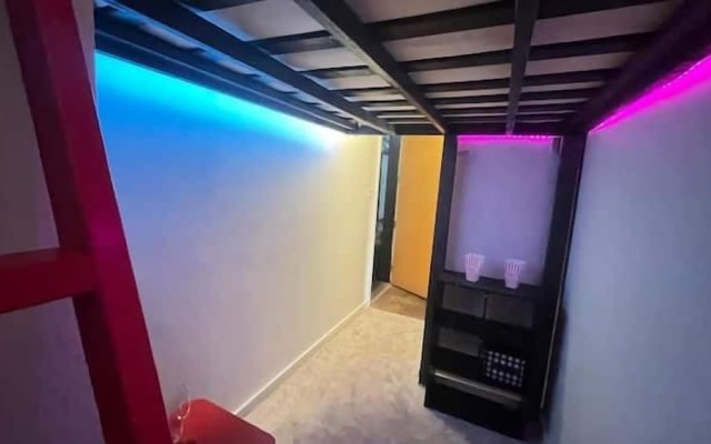 Artistico-Styled Studio Loft Sleeps 5