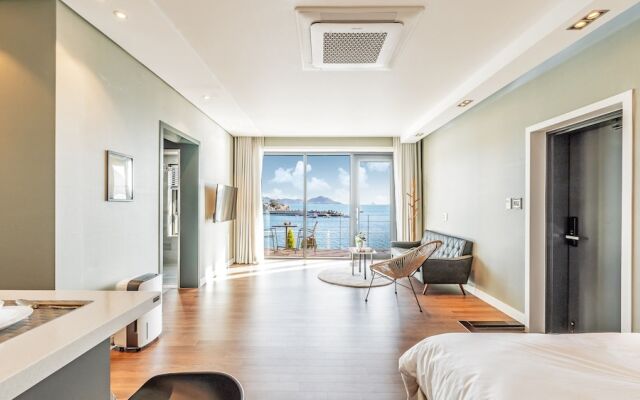 Namhae Lounge 32 Resort B