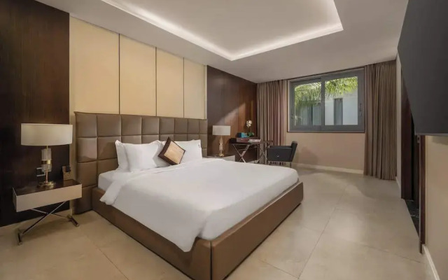 8BR Beachfront Eden: Luxury Events & Getaways