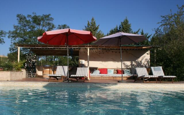 Peaceful Cottage with Swimming Pool in Fayssac France