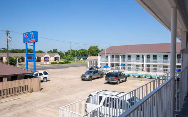 Studio 6 Bryan, TX - University Area