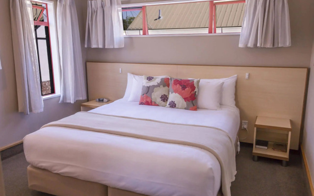 Amross Court Motor Lodge