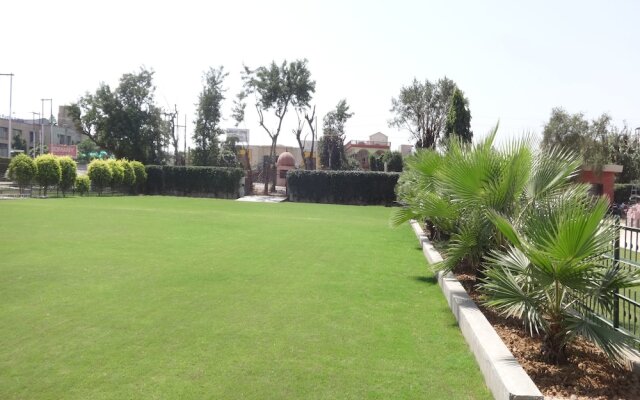 OYO 16768 Hotel Lotus Grand