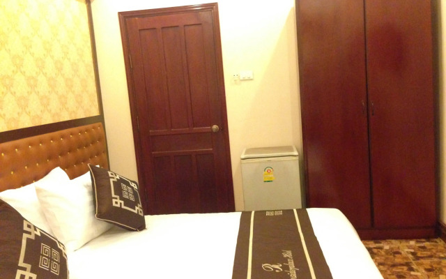 Charming Riverside Hotel
