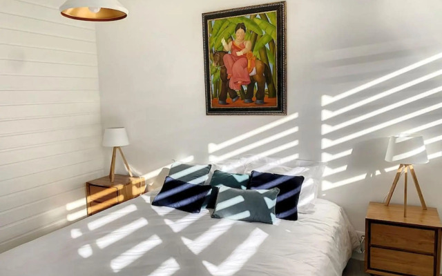 Marina Beach 2, between Anse Marcel marina and beach