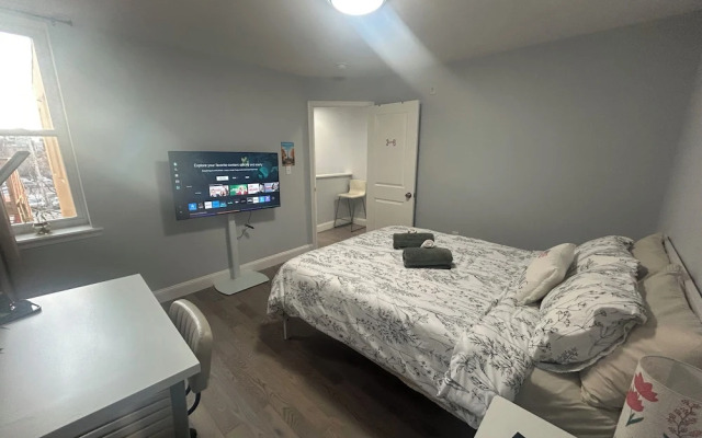 Cozy 2-3 Bedroom Apt in Center City