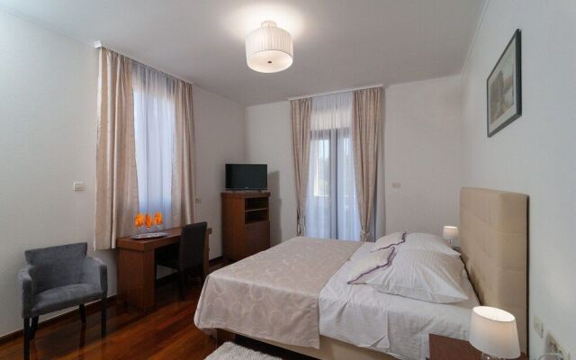 Luxury Rooms near Beach 1