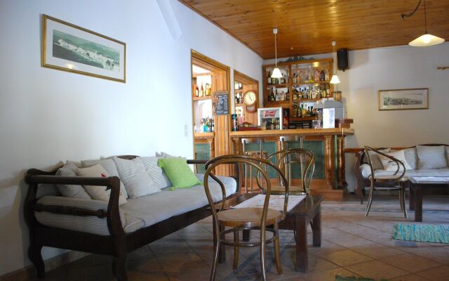 Siroco's Rooms And Studios