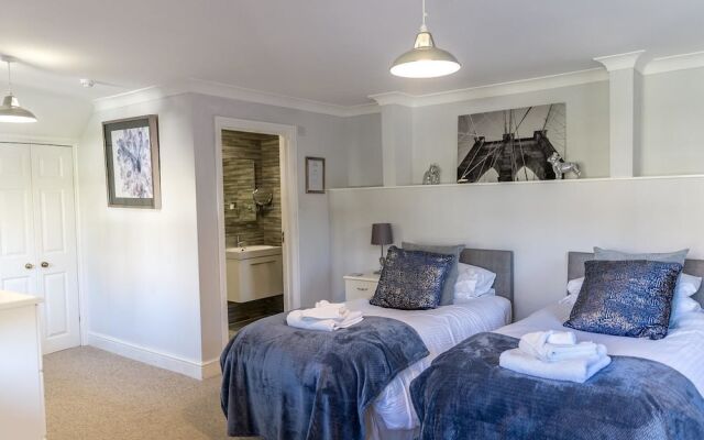 Cricketfield House - Guest House