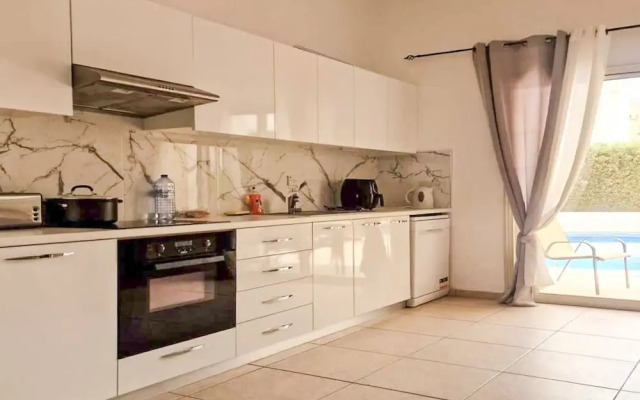 Sunshine Apartment in Pafos