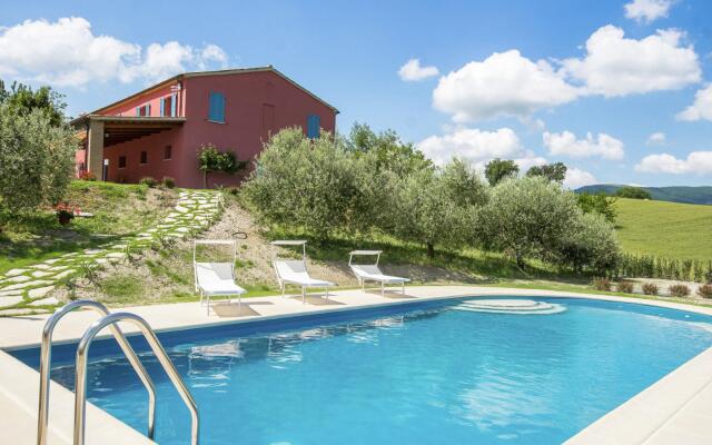 Modern Villa in Fossombrone with Swimming Pool