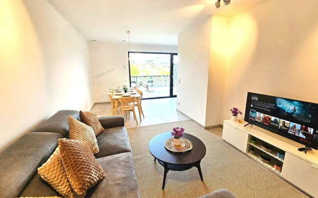 Stylish 3 BR with 2 terraces and parking