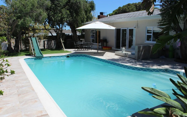 Sea Breeze Bloubergstrand