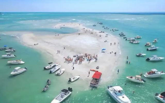 Charming 2BR Lagoon-view Steps To Siesta Key Beach