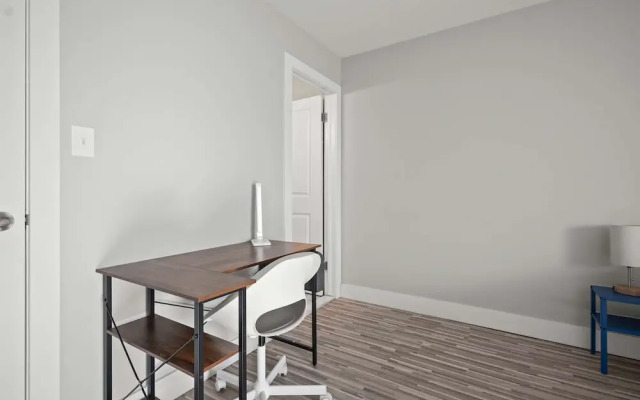 Spacious 2BR 2BA Apartment in the City