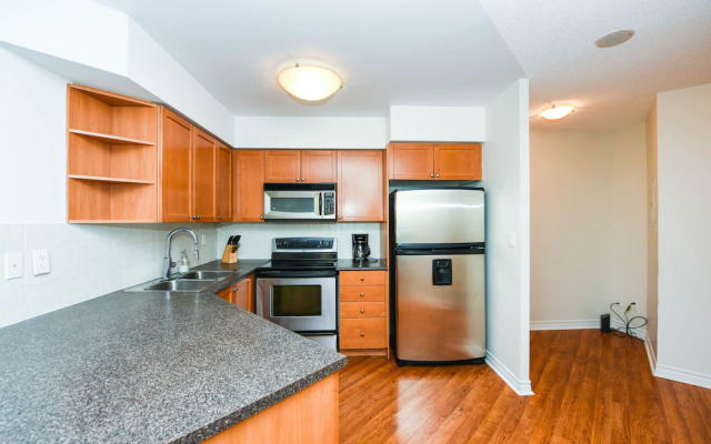 Canadian Madmac Furnished Apartment - Square One Ovation
