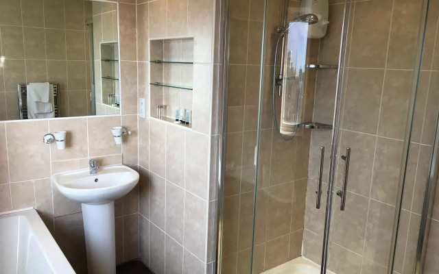 Queenswood Hotel