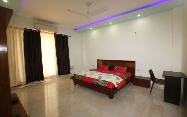 OYO Rooms Huda City Center Market District