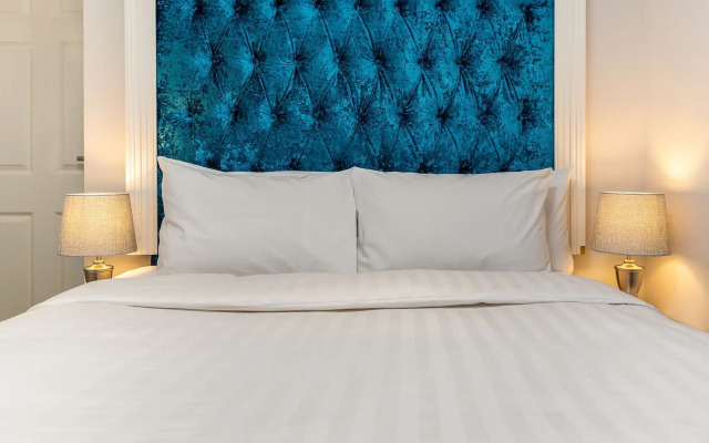 Clifden House by Nina