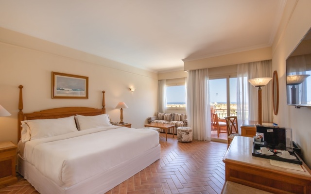 Deluxe golf sea view room — фото 1