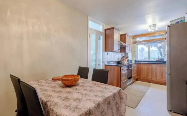 Lovely 3BD Family Home With Garden - Richmond!