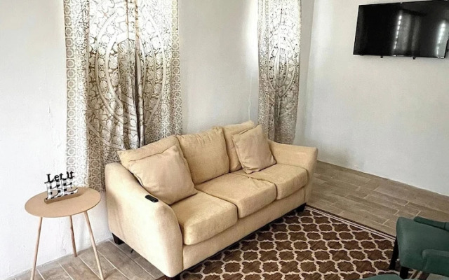 Zen 2br Near Beaches And Attractions