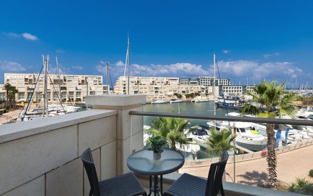 Lagoon Amazing water front 3