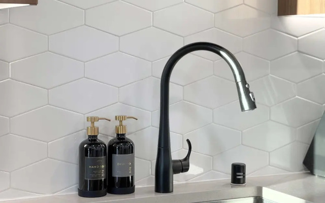 Sunny Home in Mid-hollywood Pool Free Parking