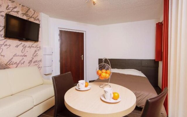 Villa Serafina Apartments