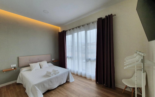 REDONDELA APARTMENTS - Bedroom, Bathroom & Kitchen