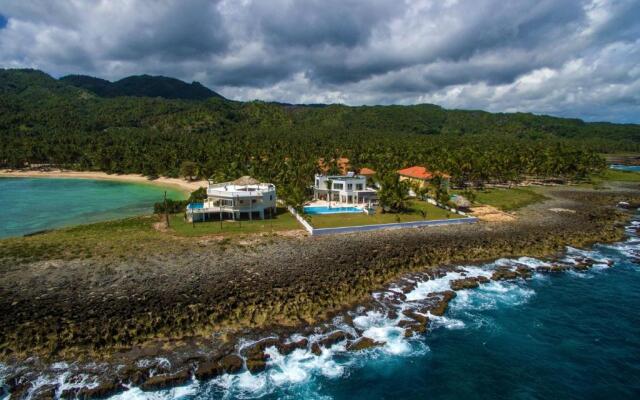 Villa Oceanfront Beach Access And Swim Pool Samana