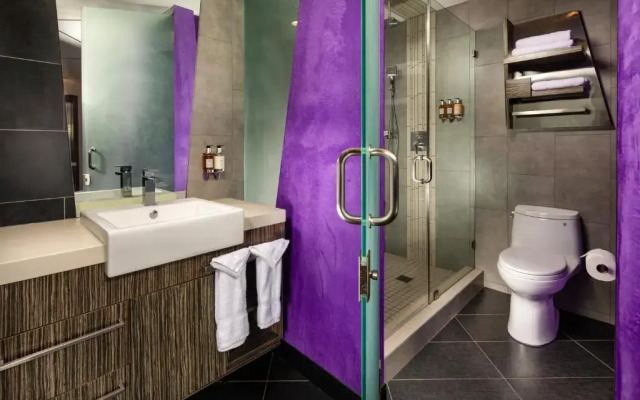 Econo Lodge and Suites
