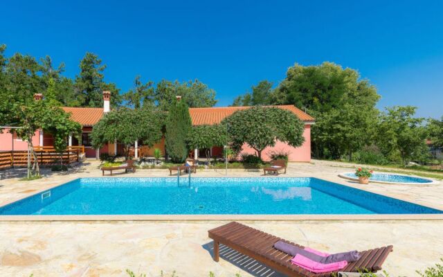 Kristina Laginji in Laginji