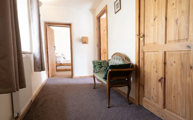 Hulmes Vale House - Sleeps 14 - Peak District