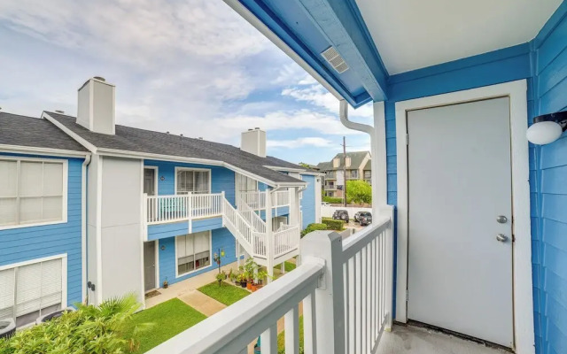 Bay View, Pool Access: Romantic Galveston Retreat!