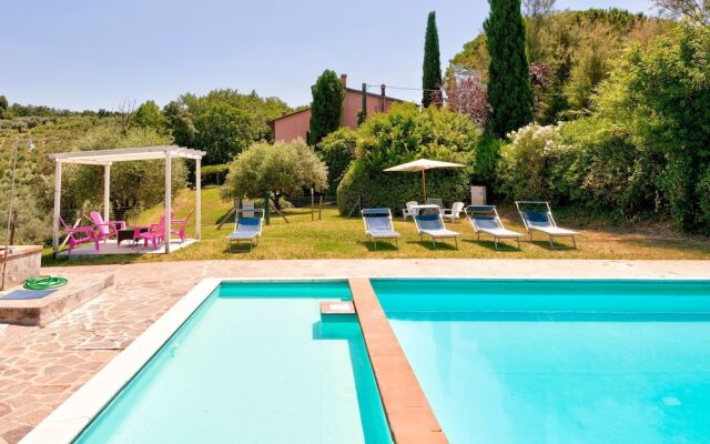 Majestic Farmhouse in San Vivaldo with Swimming Pool