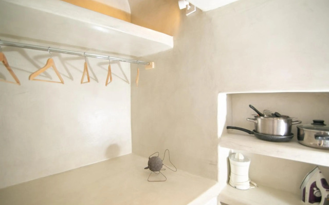 Menias Cave House
