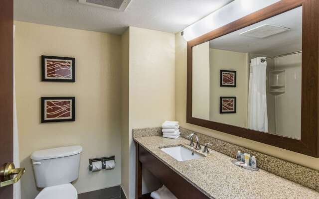 Comfort Inn & Suites Greenwood near University