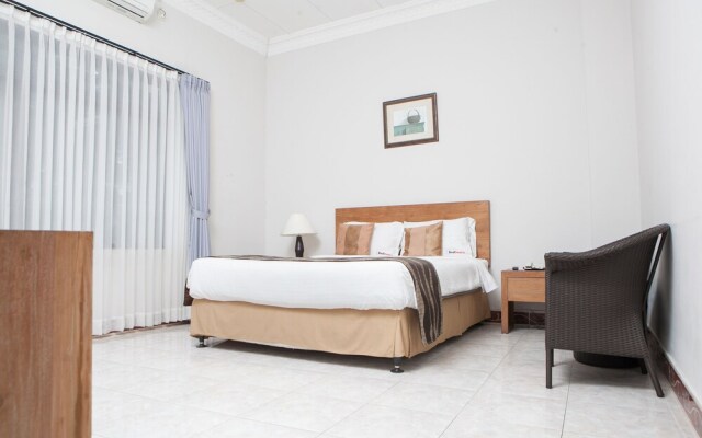 RedDoorz near paris van Java 2