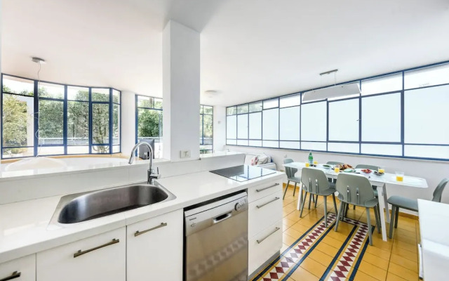 Spacious 3BR Penthouse w Rooftop